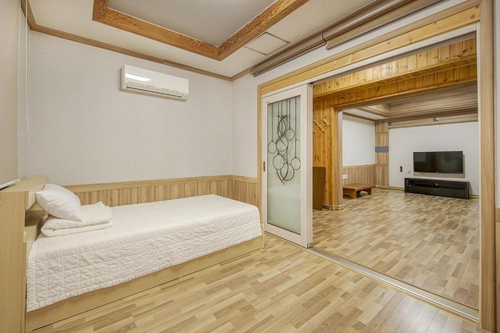 Boryeong Daecheon Sun And Moon Pension Room photo