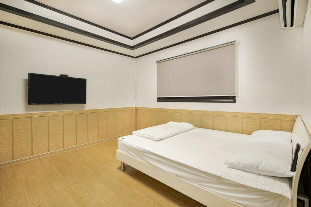 Boryeong Daecheon Sun And Moon Pension Room photo