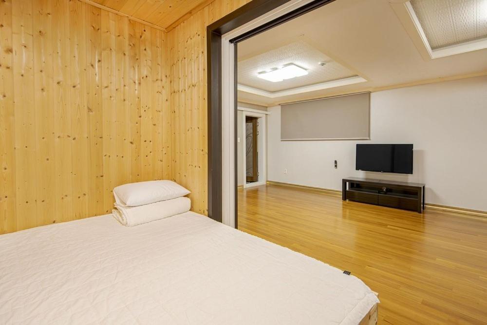 Boryeong Daecheon Sun And Moon Pension Room photo